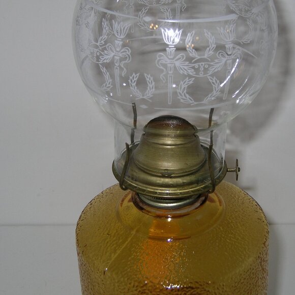 Vintage EAGLE Yellow Amber Kerosene Oil Lamp. Beaded  Beaded - Glass pressed A - Picture 3 of 5